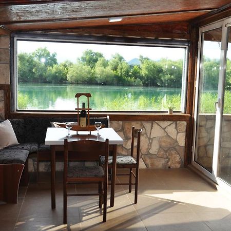 Skadar Lake House เวียร์ปาซาร์ ภายนอก รูปภาพ